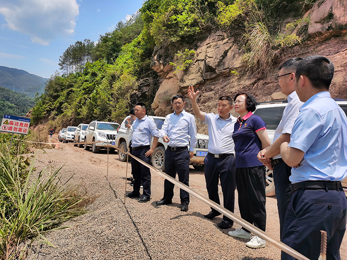 四川省國資委黨委委員、副主任游代麗到鎮(zhèn)廣高速王通段A1合同段調(diào)研工作