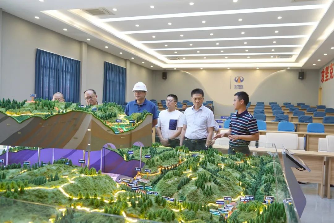 四川路橋黨委委員、紀委書記朱年紅到寧攀高速ZCB1-7/8分部檢查指導工作