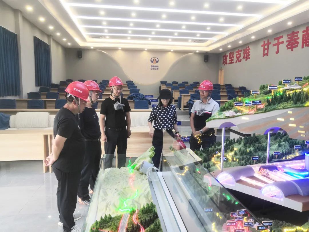 四川路橋副總工程師鄧運祥到寧攀高速ZCB1-6、ZCB1-7/8項目檢查指導工作