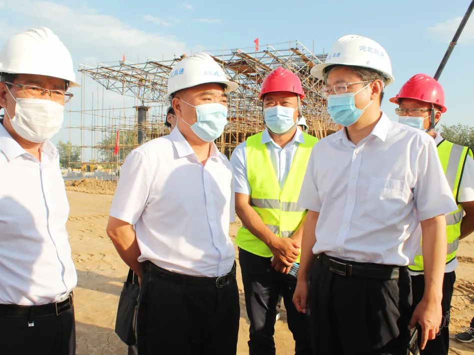 河北高速集團黨委副書記、副董事長、總經(jīng)理楊榮博深入石家莊東、石家莊南收費站改建工程項目檢查工作