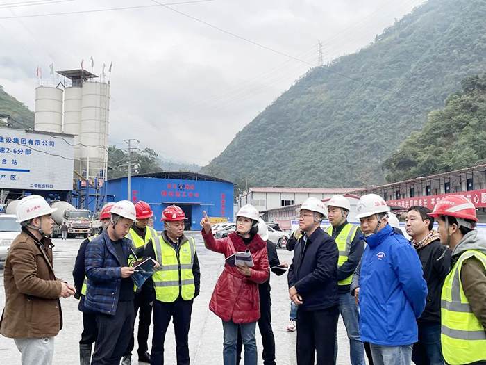 四川省交通宣傳中心主任、中國交通報(bào)駐四川記者站站長吳丹到大峽谷隧道調(diào)研
