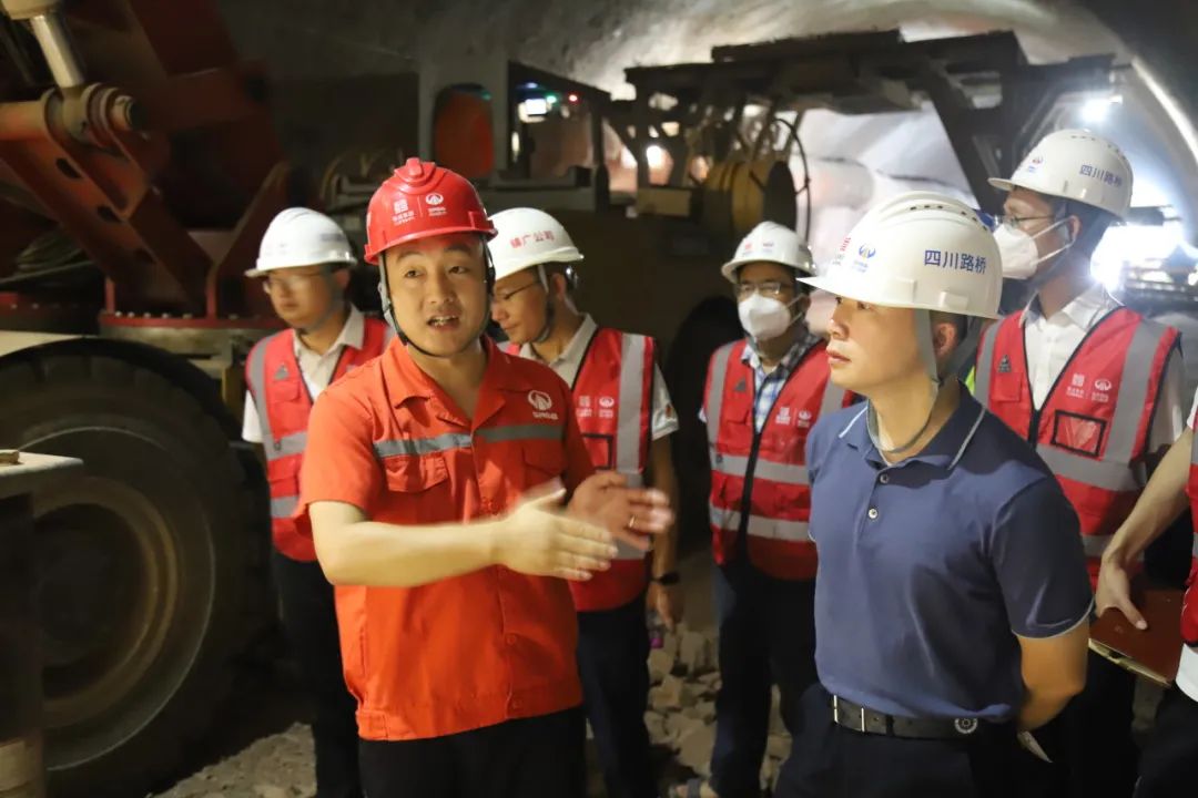 蜀道集團建設管理部副部長武洲到鎮(zhèn)廣高速B4、B5項目檢查指導工作