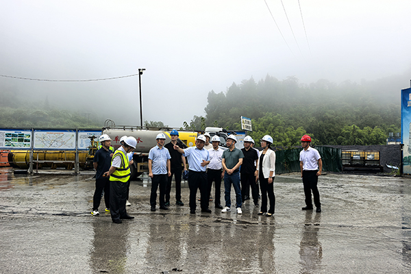 廣安市副市長王飛虎到華鎣山隧道及引道工程2標項目檢查工作