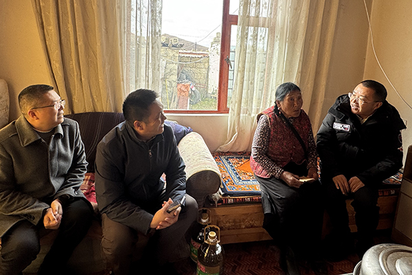 四川路橋黨委副書記、副董事長(zhǎng)、總經(jīng)理羊勇前往阿壩縣調(diào)研托底性幫扶工作